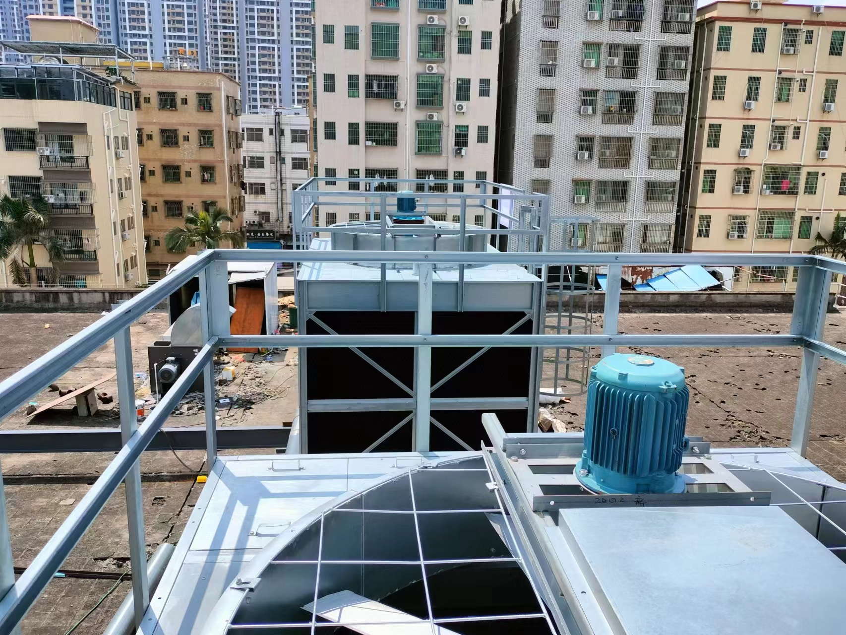 冷卻塔電機(jī)噪聲大的解決方法 (降低冷卻塔電機(jī)噪音),冷卻塔風(fēng)扇電機(jī)型